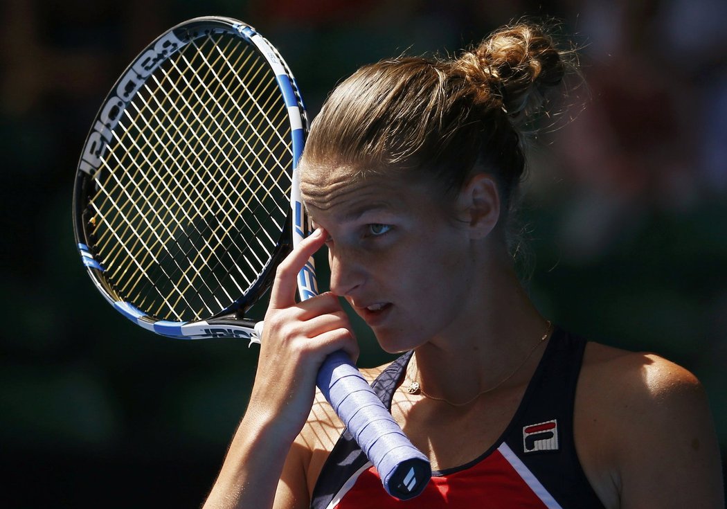 Zamyšlená Plíšková poté, co zkazila jeden z míčů ve čtvrtfinále tenisového Australian Open