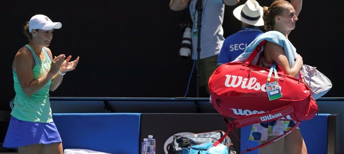 Ashleigh Bartyová po vítězném čtvrtfinále Australian Open zatleskala soupeřce Petře Kvitové