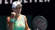 Australská tenistka Asleigh Bartyová slaví postup do semifinále Australian Open po výhře nad Petrou Kvitovou
