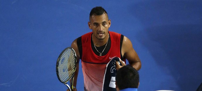 Nick Kyrgios ve vášnivé debatě s rozhodčím během utkání s Tomášem Berdychem