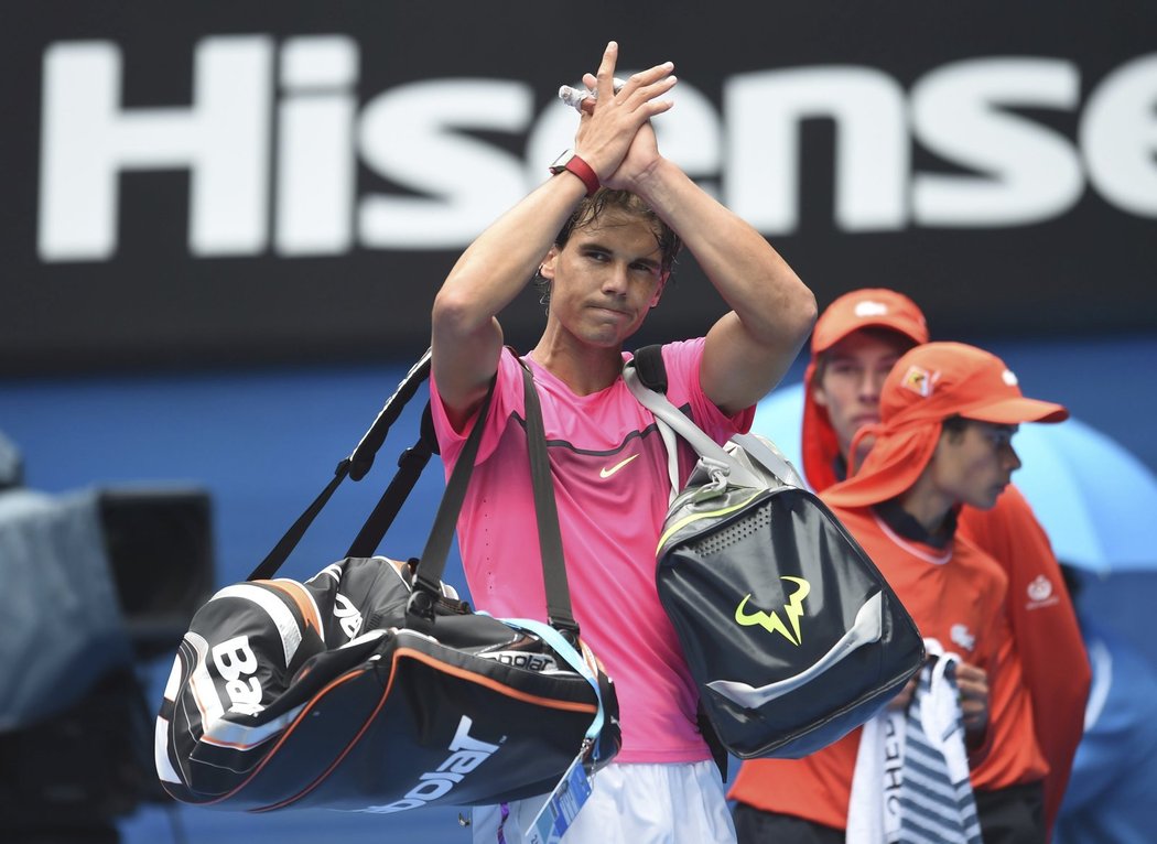 Zklamaný Nadal zdraví fanoušky v Melbourne po prohře s Tomášem Berdychem