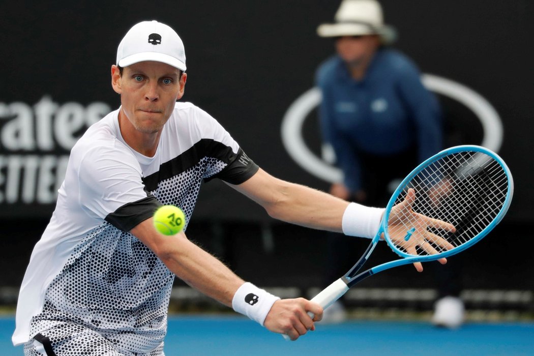 Český tenista Tomáš Berdych na Australian Open pokračuje v suverénních výkonech. Robina Haaseho z Nizozemska dnes porazil za hodinu a 19 minut 6:1 a dvakrát 6:3 a postoupil do třetího kola