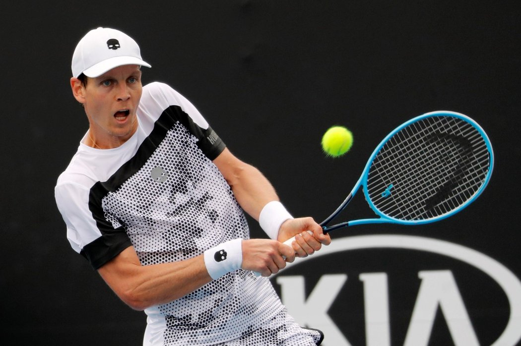 Český tenista Tomáš Berdych na Australian Open pokračuje v suverénních výkonech. Robina Haaseho z Nizozemska dnes porazil za hodinu a 19 minut 6:1 a dvakrát 6:3 a postoupil do třetího kola