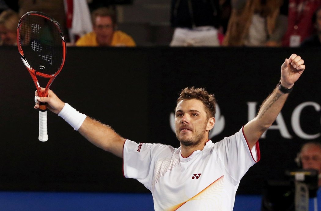 Konečně triumf! Stanislas Wawrinka se raduje po překvapivém vítězství nad Novakem Djokovičem ve čtvrtfinále Australian Open