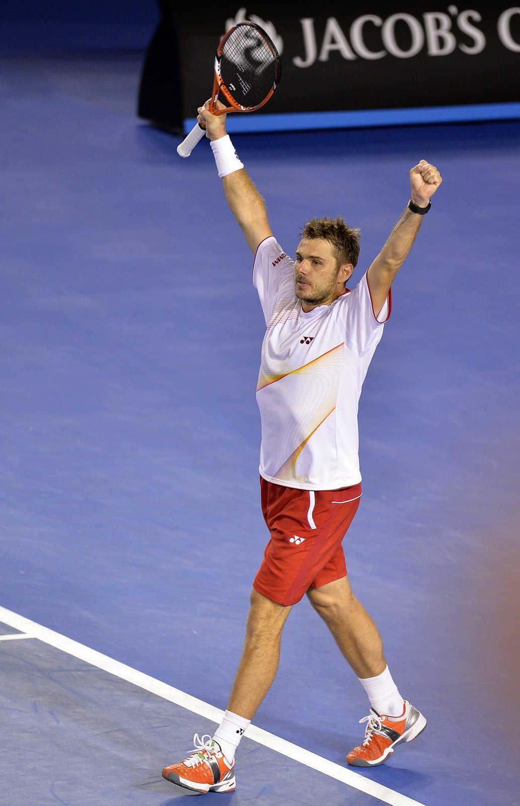 Stanislas Wawrinka slaví svůj šokující triumf nad Novakem Djokovičem ve čtvrtfinále Australian Open