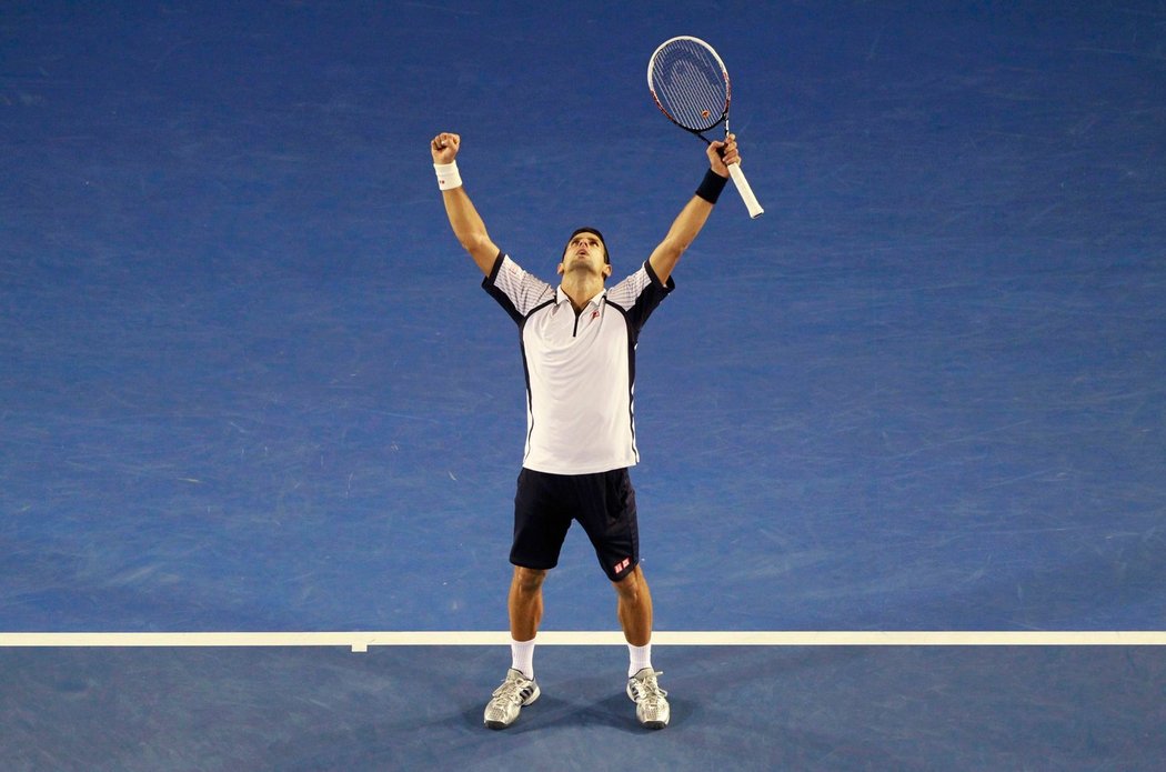 Novak Djokovič slaví čtvrtfinálové vítězství nad Tomášem Berdychem
