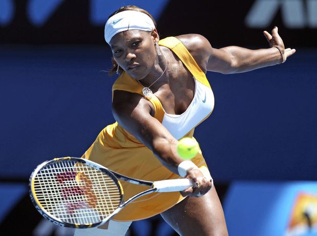 Serena Williamsová v zápase proti Polce Radwaňské Serena Williamsová v zápase proti Polce Radwaňské