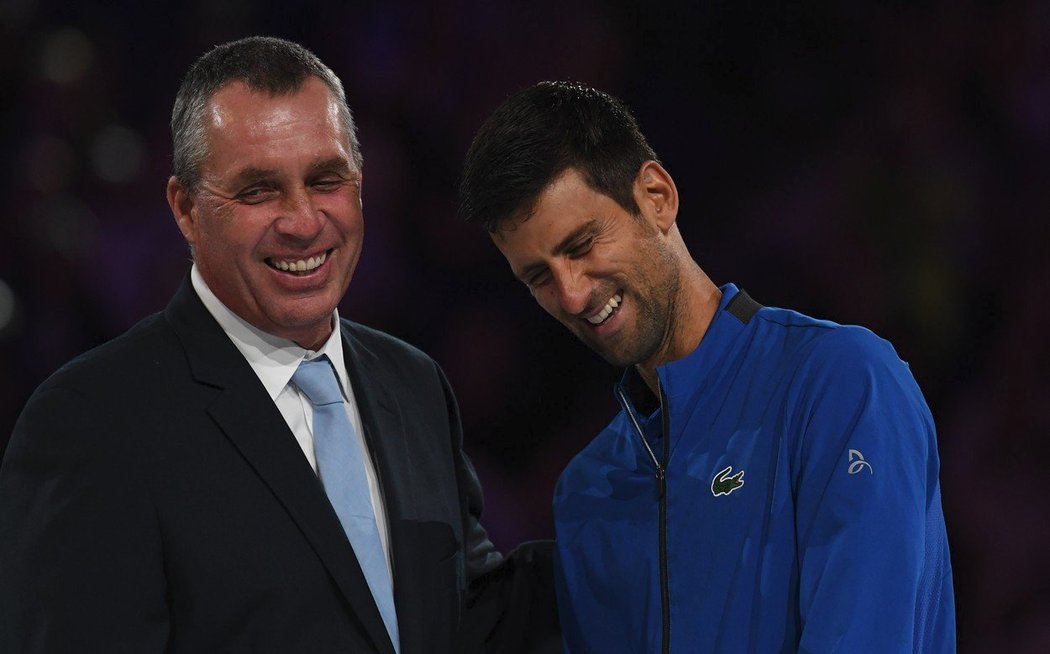 Ivan Lendl a Novak Djokovič po finále Australian Open, ve kterém Srb porazil Rafaela Nadala a získal svůj 15. grandslamový titul v kariéře