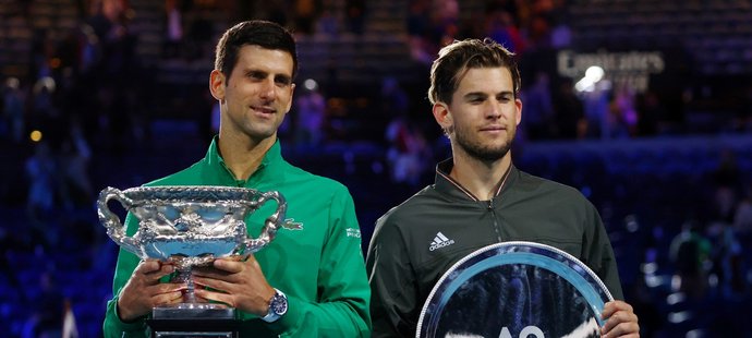 Finalisté Australian Open, vítěz Novak Djokovič a poražený Dominic Thiem
