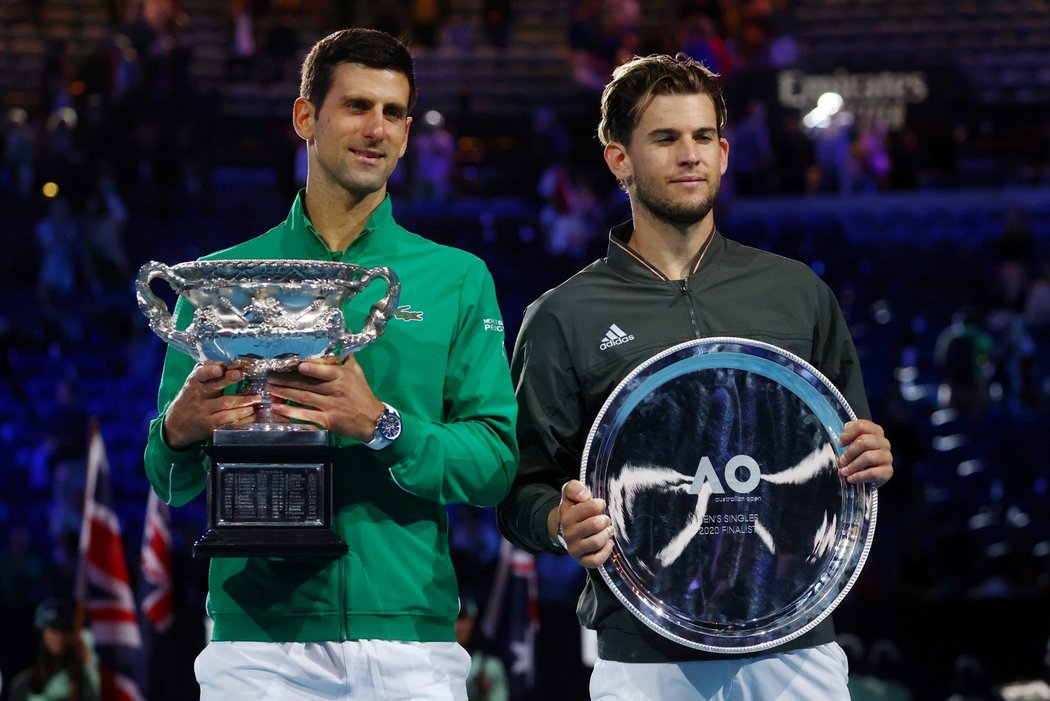 Finalisté Australian Open, vítěz Novak Djokovič a poražený Dominic Thiem