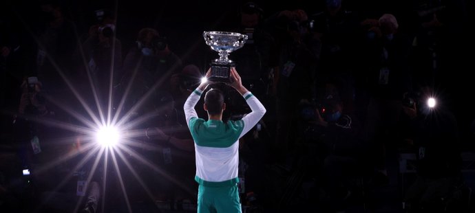 Šampion tenisového Australian Open, srbská světová jednička Novak Djokovič