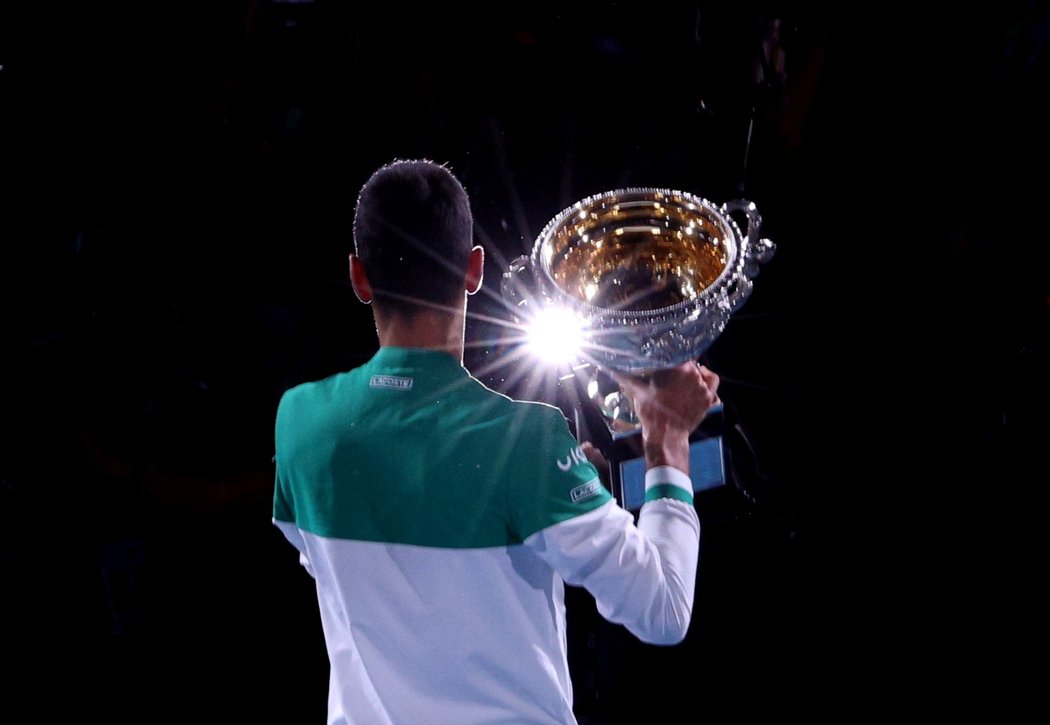 Šampion tenisového Australian Open, srbská světová jednička Novak Djokovič