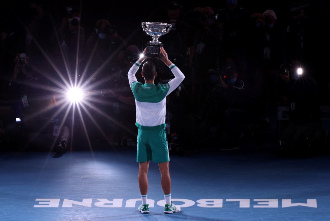 Šampion tenisového Australian Open, srbská světová jednička Novak Djokovič