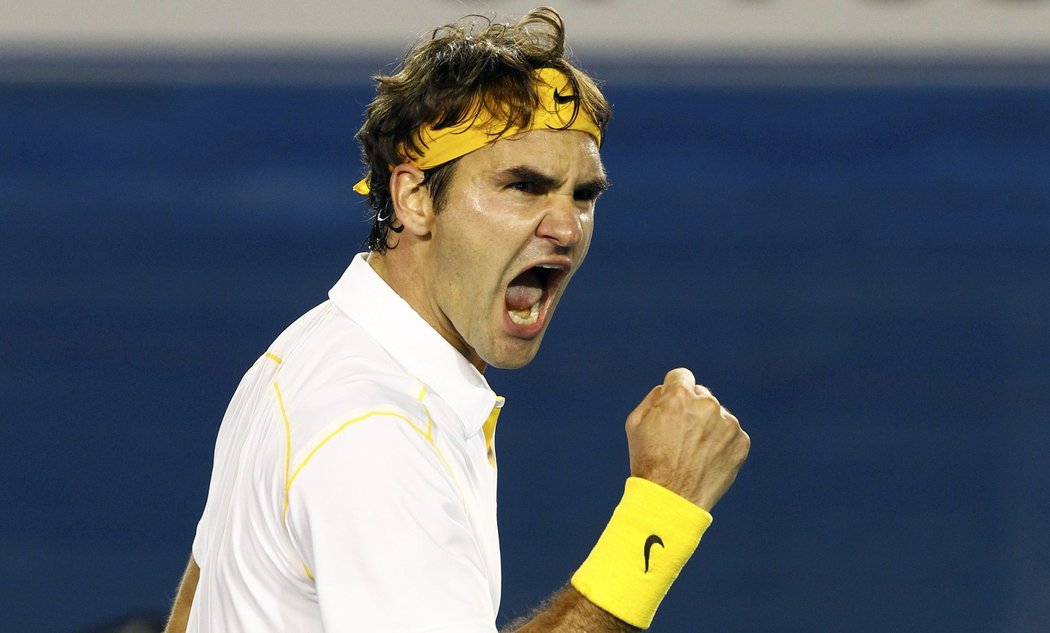 Mám to! Roger Federer zabránil senzaci a v pětisetové bitvě zdolal Gillese Simona