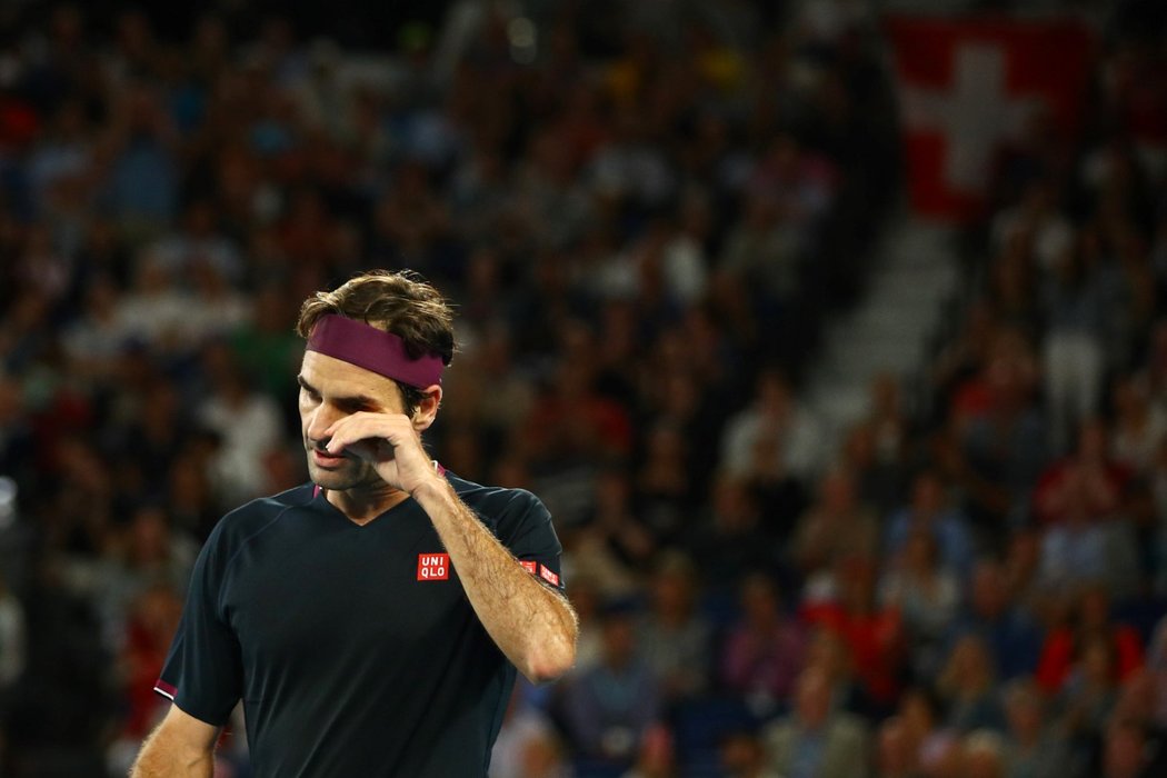 Legendární švýcarský tenista Roger Federer během velké a úspěšné bitvy s domácím Johem Millmanem na Australian Open