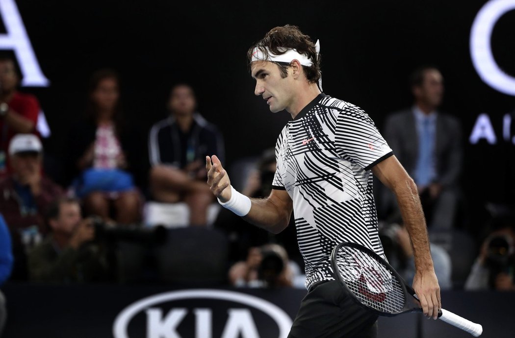 Roger Federer vyhrál první sadu nad Stanem Wawrinkou 7:5