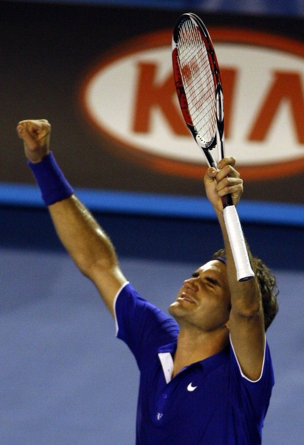 Roger Federer se raduje z vítězství v semifinále Australian Open Roger Federer se raduje z vítězství v semifinále Australian Open