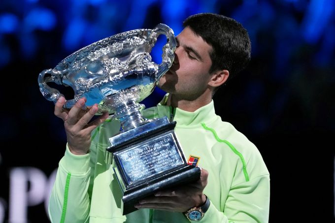 Alcaraz píše historii! Proti Djokovičovi jako nejmladší tenista zkompletoval Grand Slam Alcaraz píše historii! Proti Djokovičovi jako nejmladší tenista zkompletoval Grand Slam