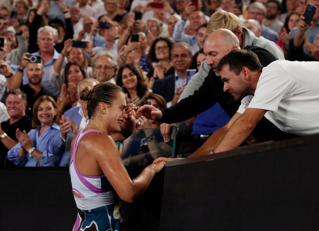 Běloruska Aryna Sabalenková v euforii po triumfu ve finále Australian Open