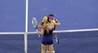 Dominika Cibulková gratuluje své čínské přemožitelce po finále Australian Open