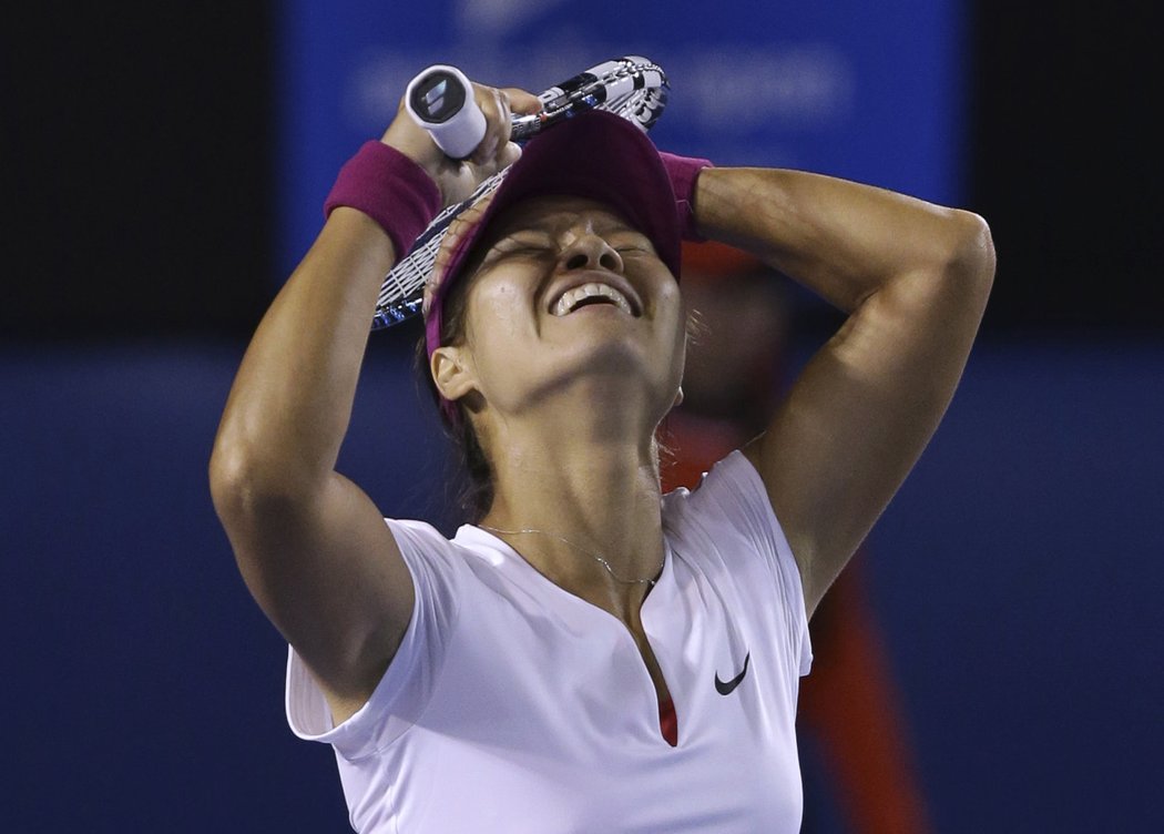 Dobojováno. Číňanka Li Na smetla Dominiku Cibulkovou a stala se nejstarší vítězkou ženské dvouhry na Australian Open