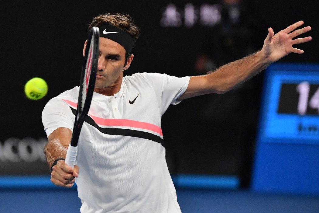 Roger Federer si chodil pro vítězné míče i na síť