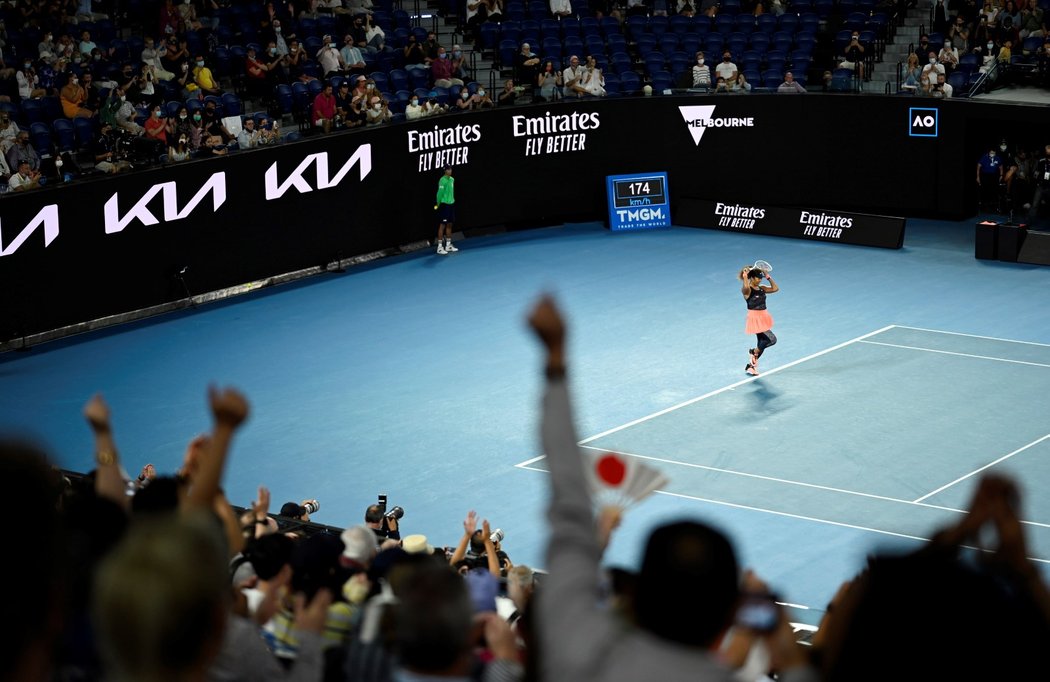 Radost Naomi Ósakaové před plnými tribunami v Melbourne