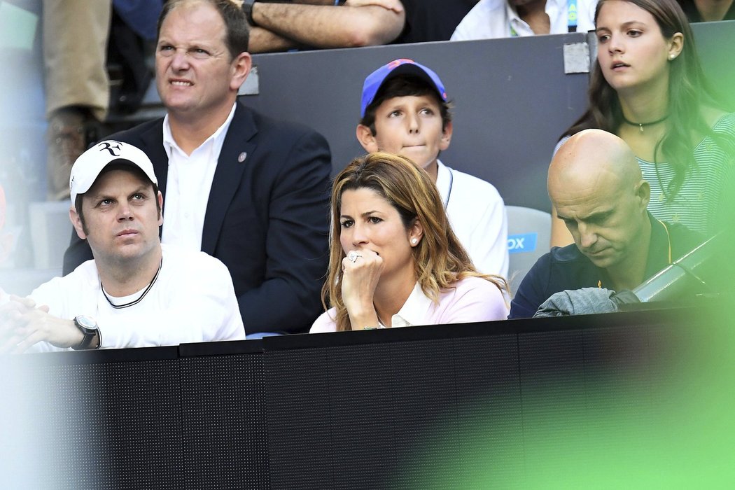 To jsou nervy! Mirka Federerová prožívá finále Australian Open.