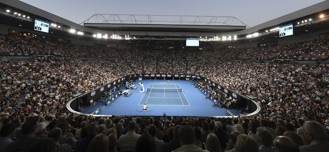 Úchvatná scéna úchvatného finále Australian Open mezi Rogerem Federerem a Rafaelem Nadalem