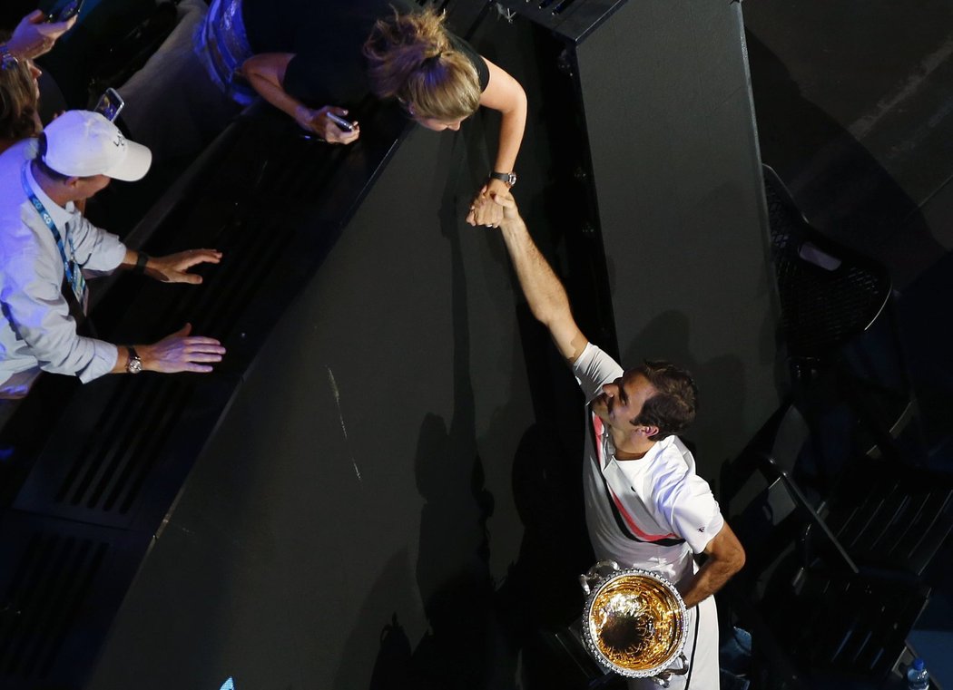 Roger Federer se svou ženou Mirkou po šestém triumfu na Australian Open