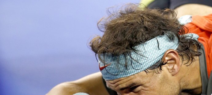 Rafael Nadal a jeho bolestí zkřivený obličej ve finále Australian Open