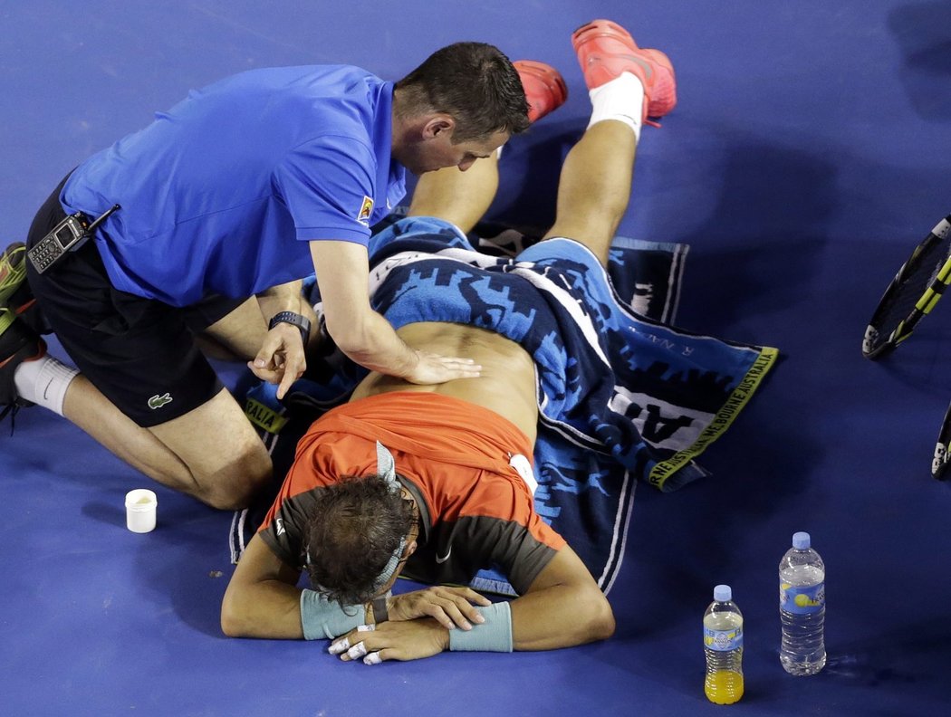 Nadal se nechává ošetřovat ve finále Australian Open s Wawrinkou