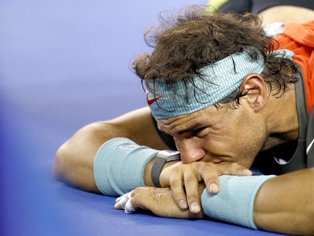 Rafael Nadal a jeho bolestí zkřivený obličej ve finále Australian Open