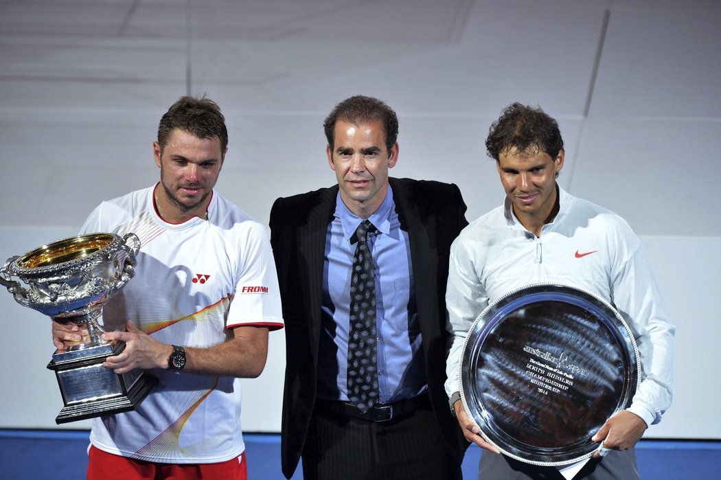 Finalisté Australian Open 2014 Stanislas Wawrinka a Rafael Nadal se po utkání vyfotili s Petem Samprasem, jedním z nejlepších tenistů všech dob