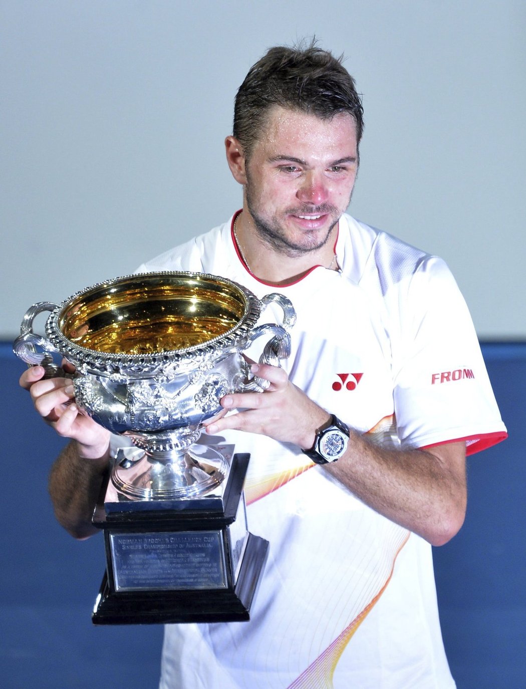 Sanislas Wawrinka pózuje s trofejí pro vítěze Australian Open