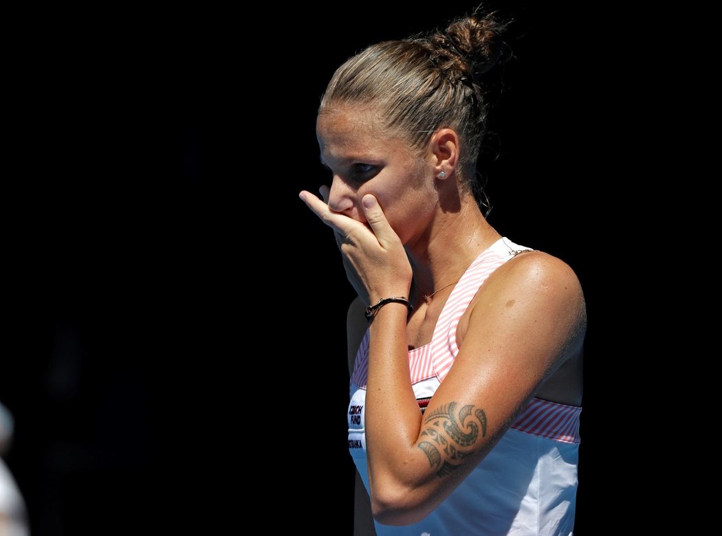 Dojatá Karolína Plíšková slaví postup do semifinále Australian Open, úžasně otočila utkání proti Sereně Williamsové
