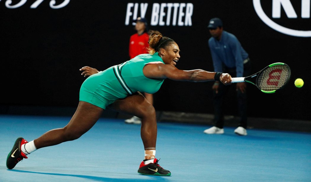 Serena Williams porazila Simonu Halepovou ve třech setech