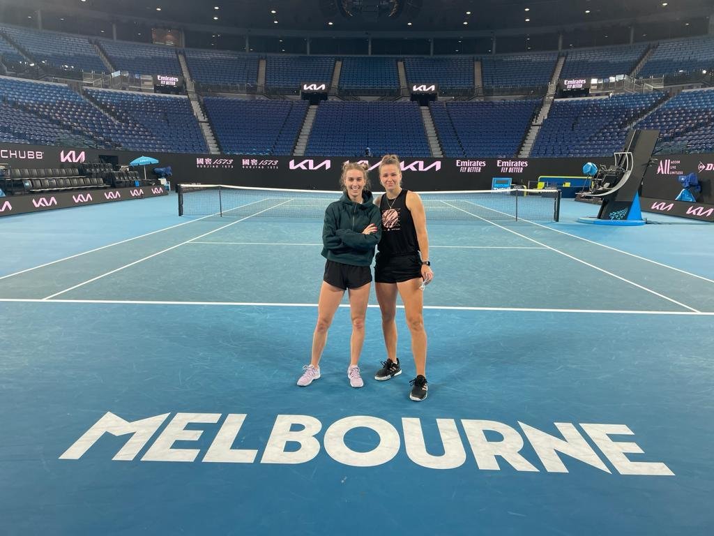 Barbora Štefková byla v Melbourne s Karolínou Muchovou místo trenéra Davida Kotyzy