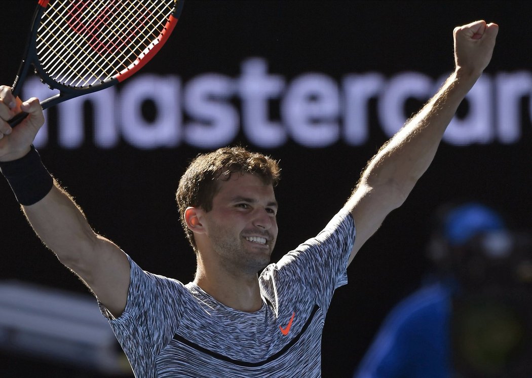 Bulharský tenista Grigor Dimitrov slaví čtvrtfinálové vítězství na Australian Open