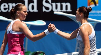 Hradecká skončila na Australian Open prohrou se Zvonarevovou