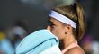 Karolína Muchová na tenisovém Australian Open vydřela postup do 2. kola. Belgičanku Kirsten Flipkensovou porazila 6:3, 2:6, 7:6 po čtvrtém mečbolu.