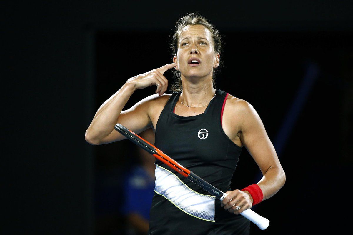 Barbora Strýcová v osmifinále Australian Open proti Karolíně Plíškové