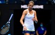 Karolína Plíšková zahazuje naštvaně raketu v zápase třetího kola Australian Open proti krajance Karolíně Muchové