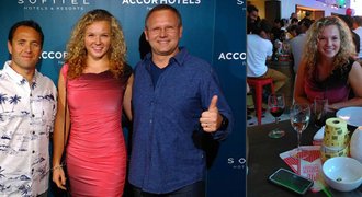 Český tenis má novou princeznu! Siniaková v červeném zářila i na party