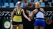 České tenistky Barbora Krejčíková (vlevo) a Kateřina Siniaková si spolu potřetí za sebou zahrají finále Australian Open