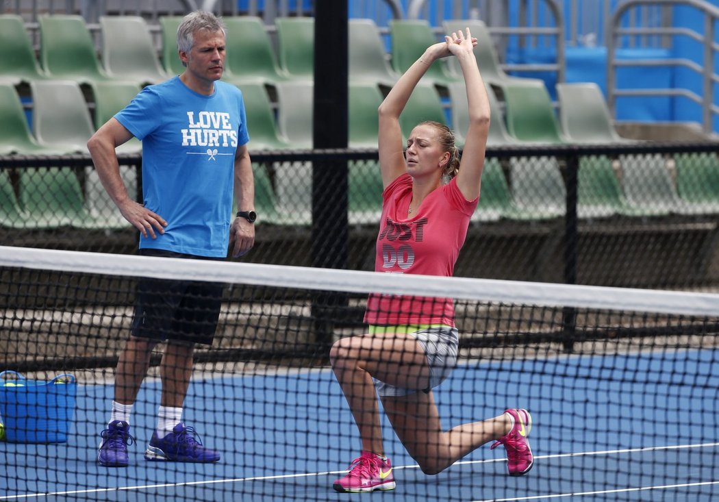 Poctivé protažení, pak se jde na kurt. Takhle se Petra Kvitová chystala na Australian Open