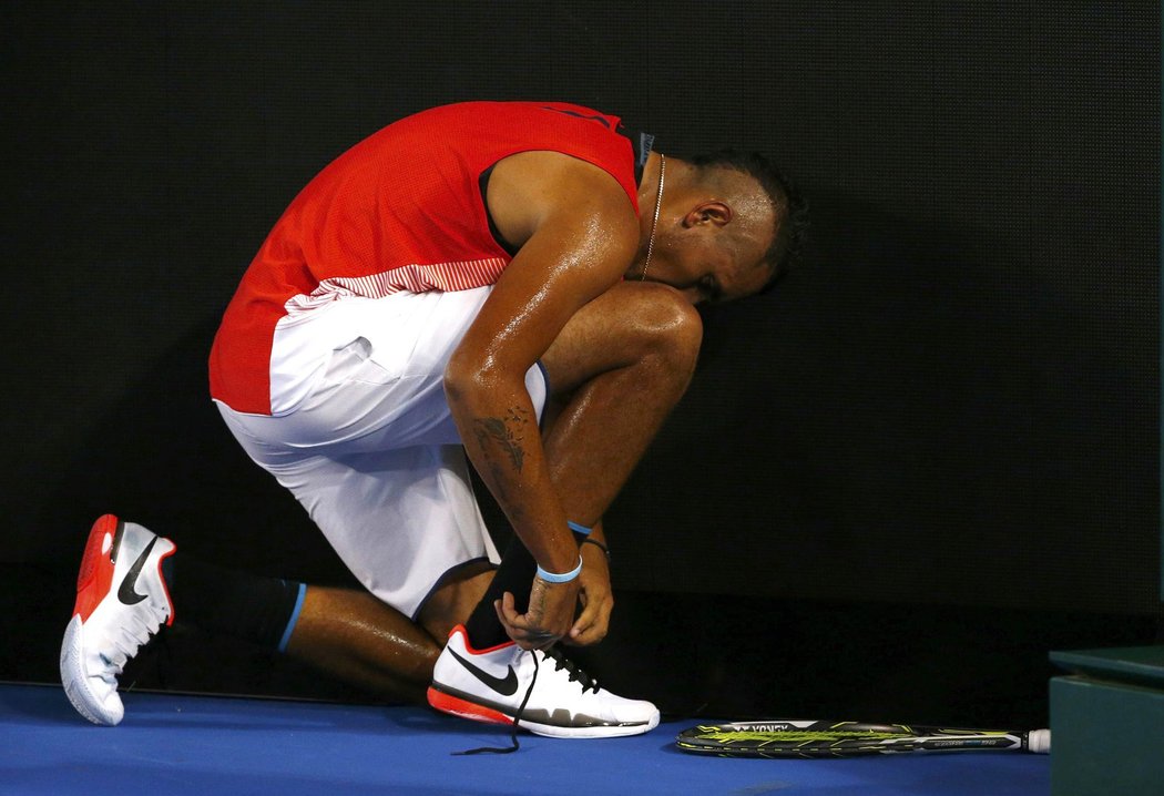 Australský tenista Nick Kyrgios v utkání 3. kola v Melbourne v zápase s Tomášem Berdychem