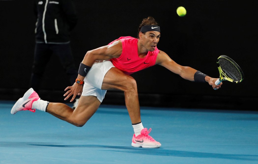 Rafael Nadal v utkání s Nickem Kyrgiosem na tenisovém Australian Open