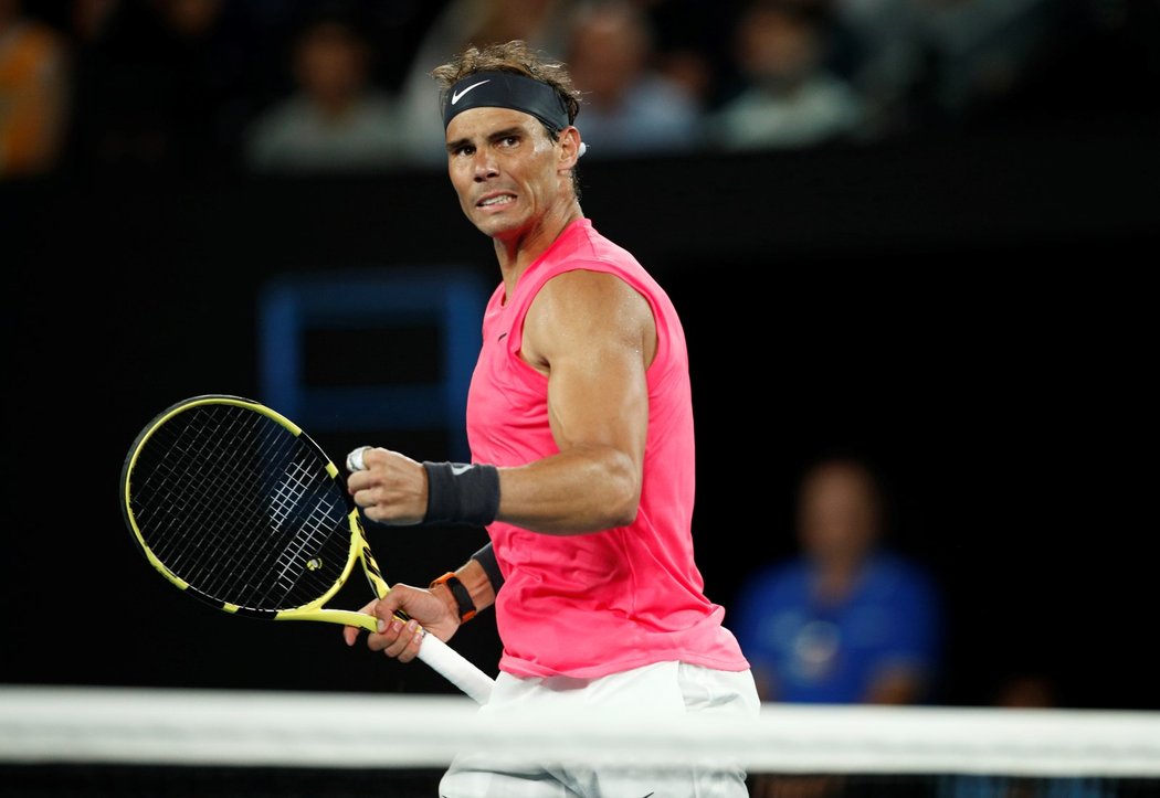 Rafael Nadal v utkání s Nickem Kyrgiosem na tenisovém Australian Open