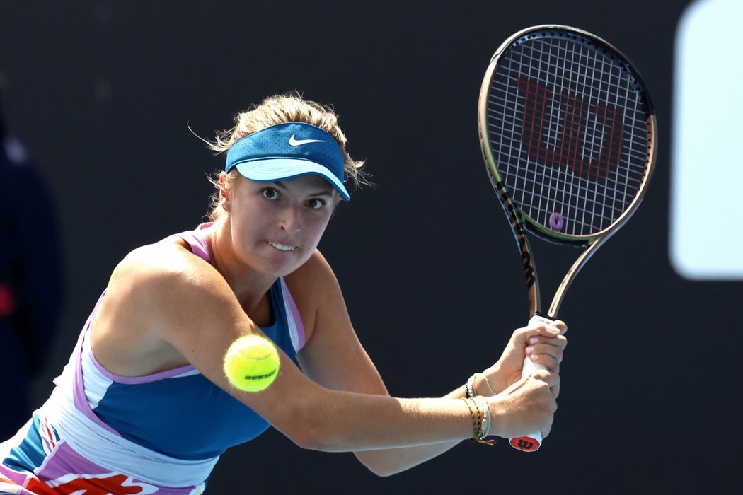 17letá Linda Fruhvirtová vyřadila Markétu Vondroušovou a je v osmifinále Australian Open